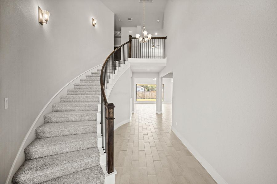 Spacious, unfurnished interior of a new home in Morton Creek Ranch, Katy (Image 16).