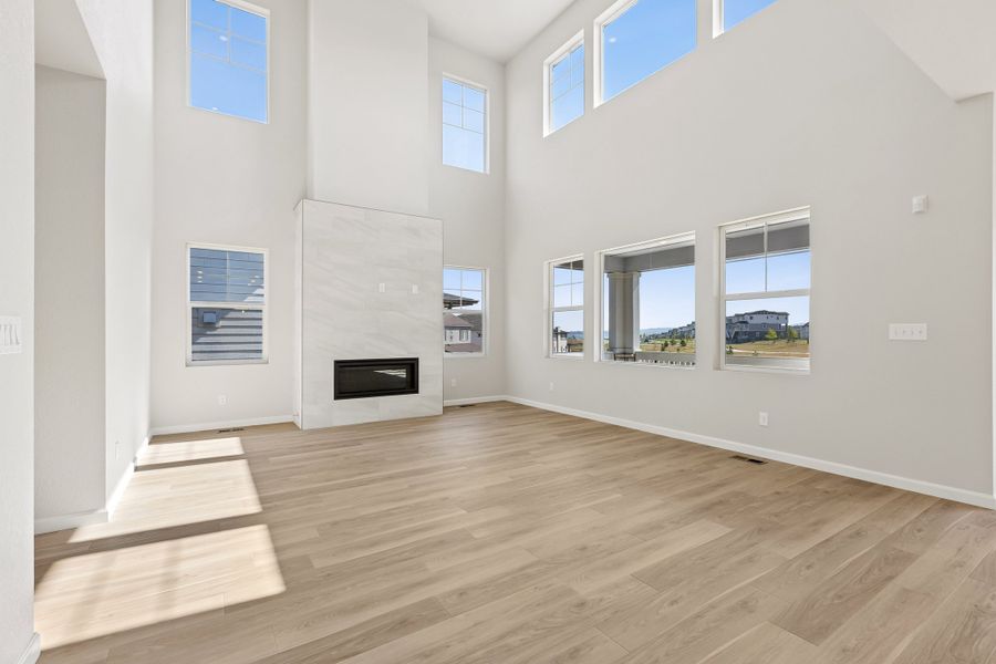 Spacious, unfurnished interior of a new home in Sterling Ranch, Littleton (Image 14).