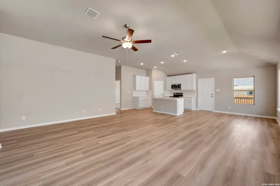 Spacious, unfurnished interior of a new home in Greenspoint Heights, Seguin (Image 19).