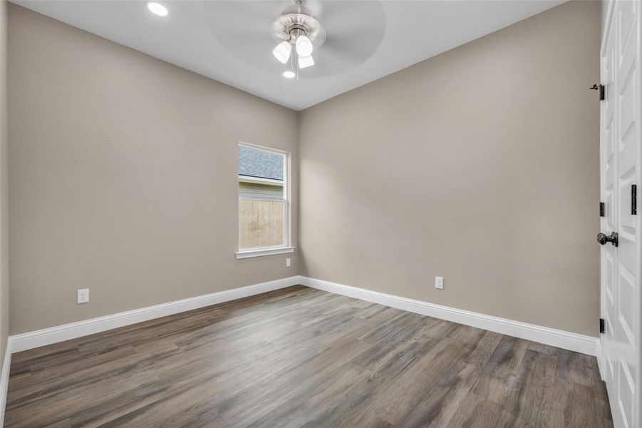 Spacious, unfurnished interior of a new home in , Navasota (Image 14).