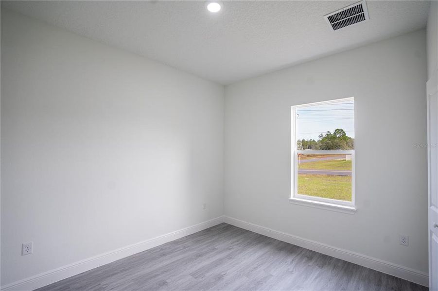 Spacious, unfurnished interior of a new home in , Ocala (Image 32).
