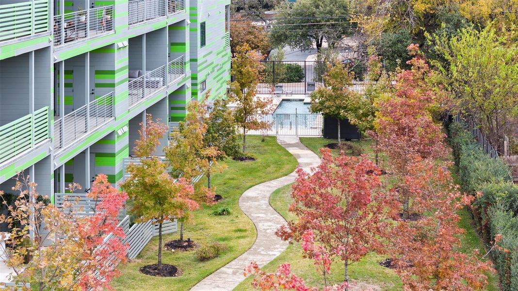 Condo located in Austin, TX showcasing its design and architecture (Image 5).