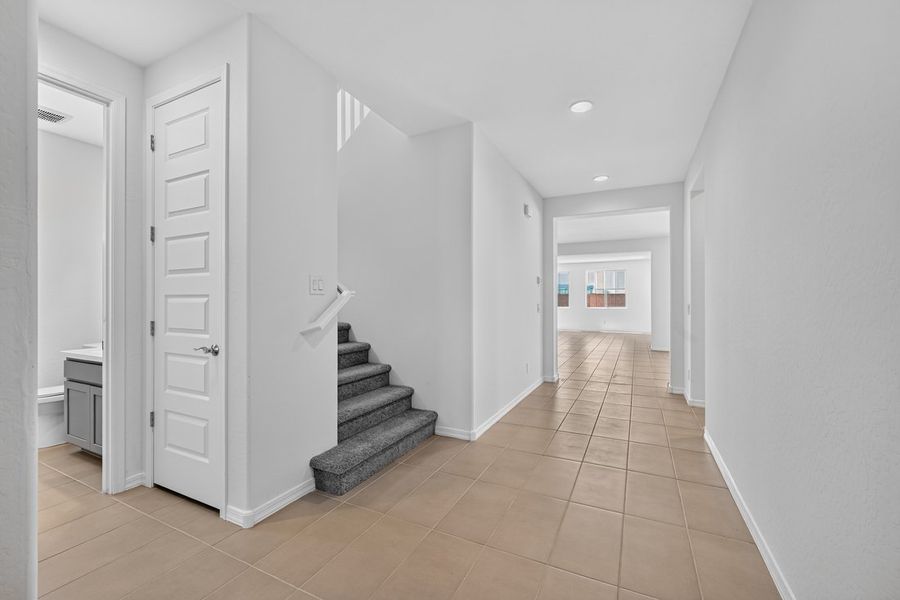 Spacious, unfurnished interior of a new home in Hawes Crossing, Mesa (Image 24).