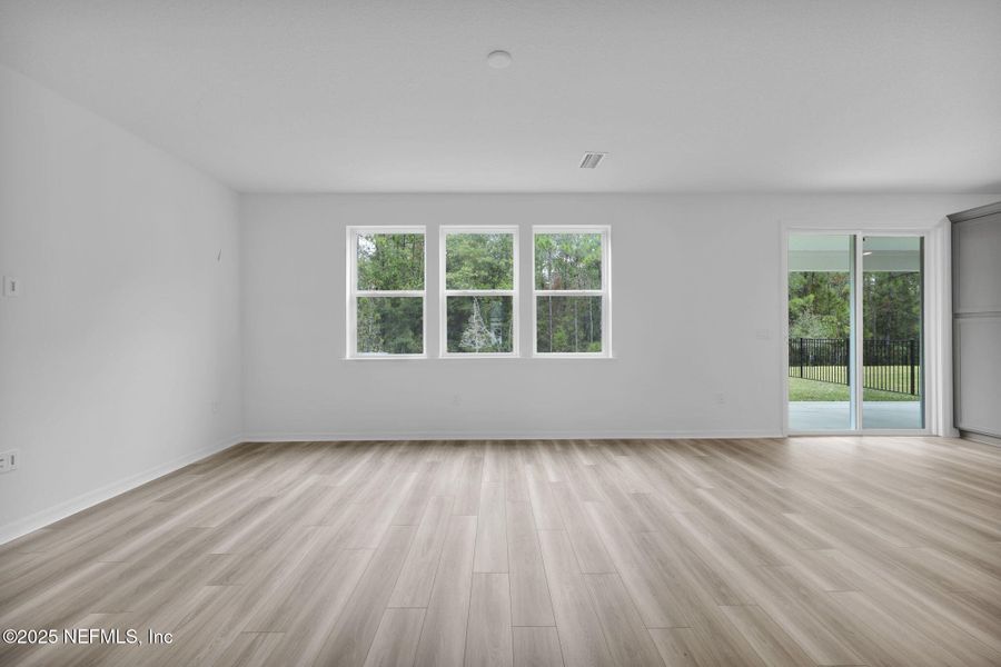 Spacious, unfurnished interior of a new home in Hyland Trail, Green Cove Springs (Image 22).