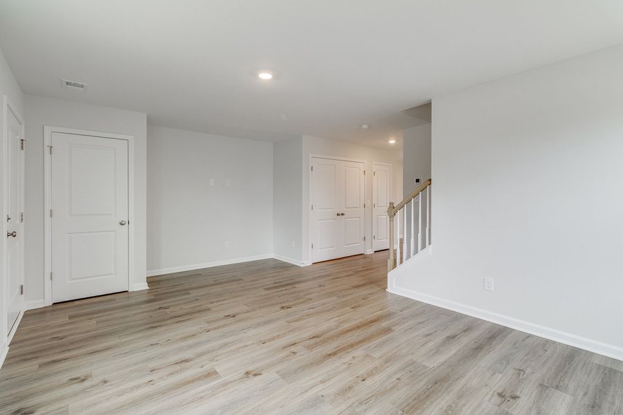 Spacious, unfurnished interior of a new home in Astoria, Columbia (Image 14).