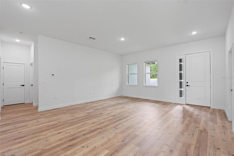 Spacious, unfurnished interior of a new home in , Citrus Springs (Image 25).