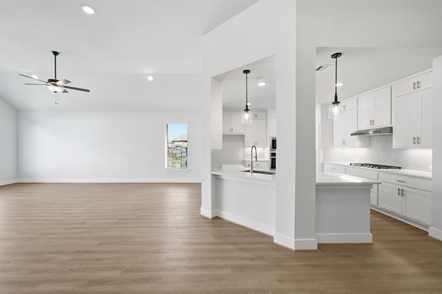 Spacious, unfurnished interior of a new home in Santa Rita Ranch, Liberty Hill (Image 44).