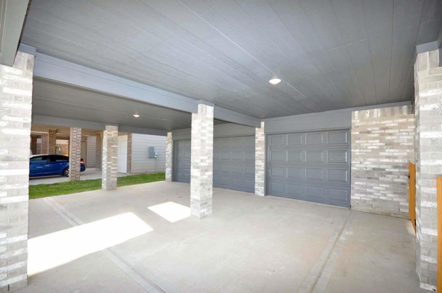 Exterior details and patio area of a home in Pedregal, League City (Image 28).