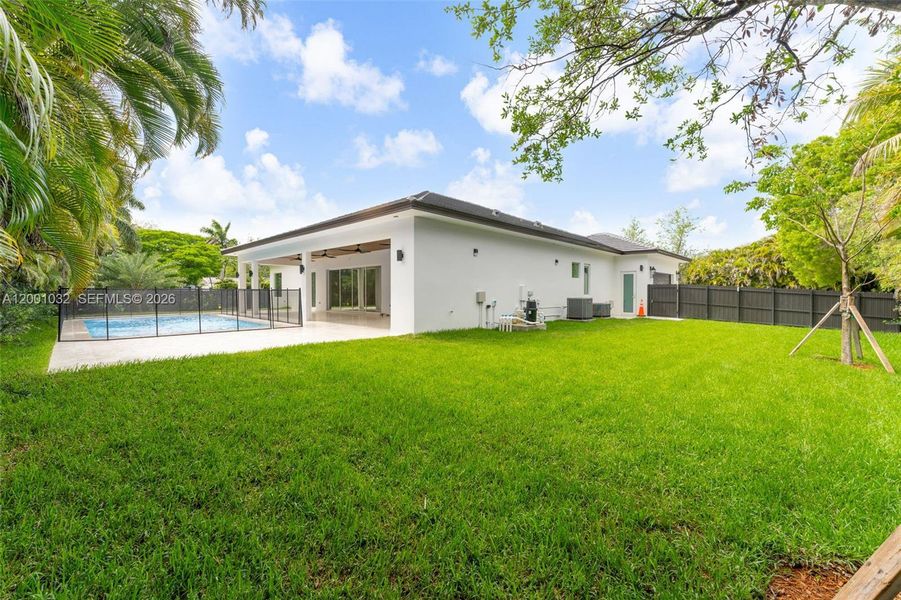 Exterior details and patio area of a home in , Cutler Bay (Image 32).