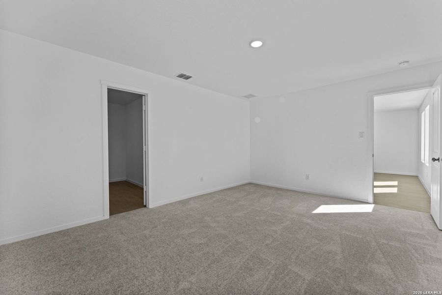 Spacious, unfurnished interior of a new home in Friendship Oaks, Fredericksburg (Image 10).