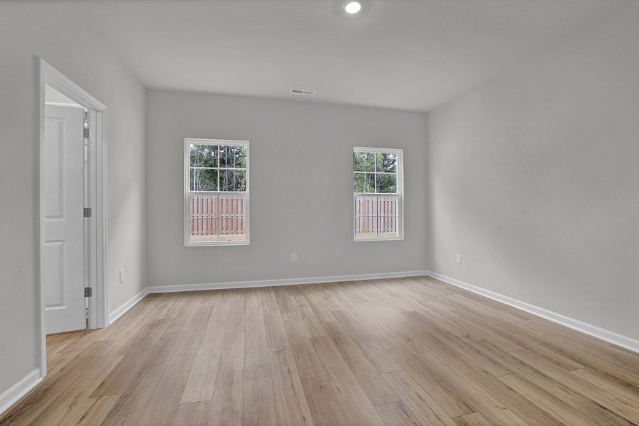 Spacious, unfurnished interior of a new home in River Tide Farms, Bolivia (Image 19).