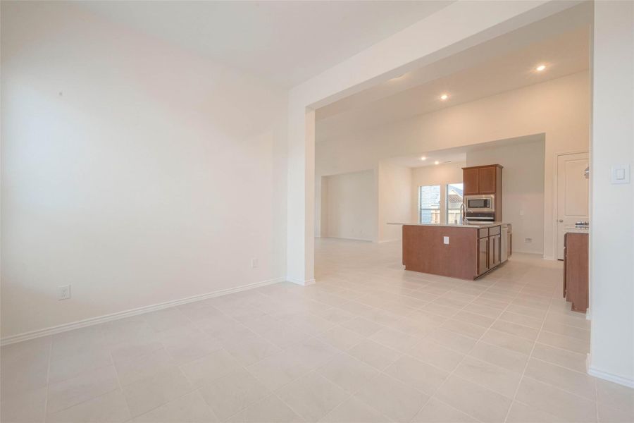 Spacious, unfurnished interior of a new home in Mandola Farms , Richmond (Image 24).