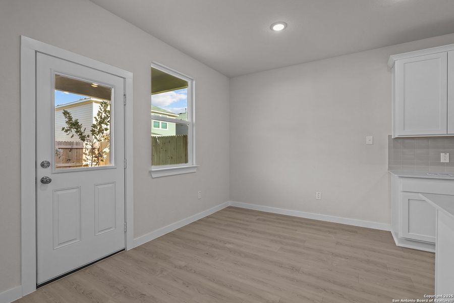 Spacious, unfurnished interior of a new home in Senna, Leon Valley (Image 21).
