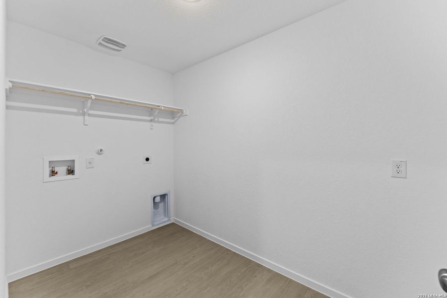 Spacious, unfurnished interior of a new home in Waterwheel, San Antonio (Image 14).