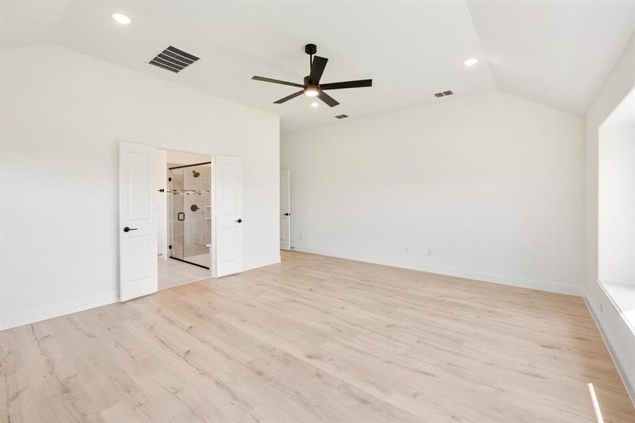 Spacious, unfurnished interior of a new home in Terracina, Rockwall (Image 36). Spacious, unfurnished interior of a new home in Terracina, Rockwall (Image 36).