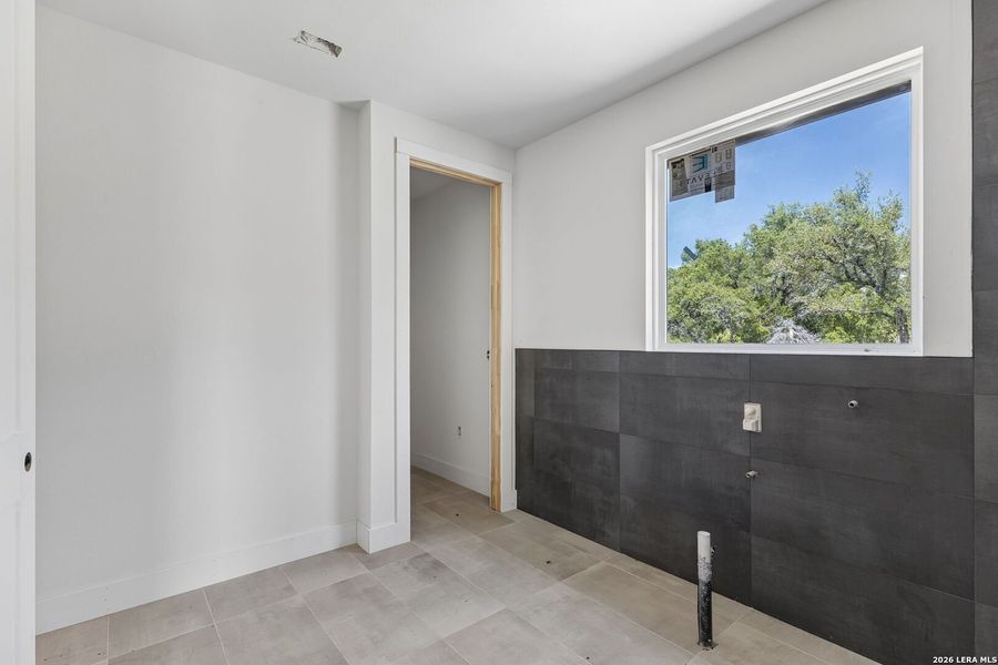 Spacious, unfurnished interior of a new home in , Horseshoe Bay (Image 25).