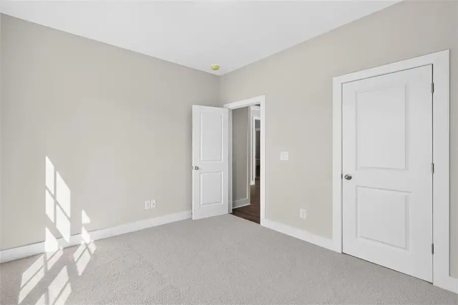 Spacious, unfurnished interior of a new home in , Gainesville (Image 27).