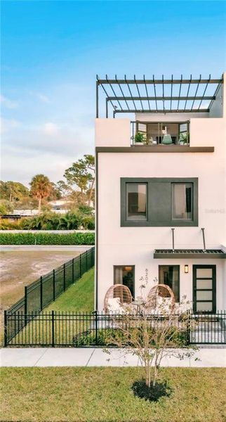 Exterior details and patio area of a home in , Pinellas Park (Image 32).