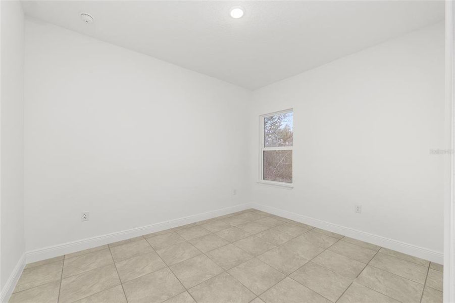Spacious, unfurnished interior of a new home in , Citrus Springs (Image 26).