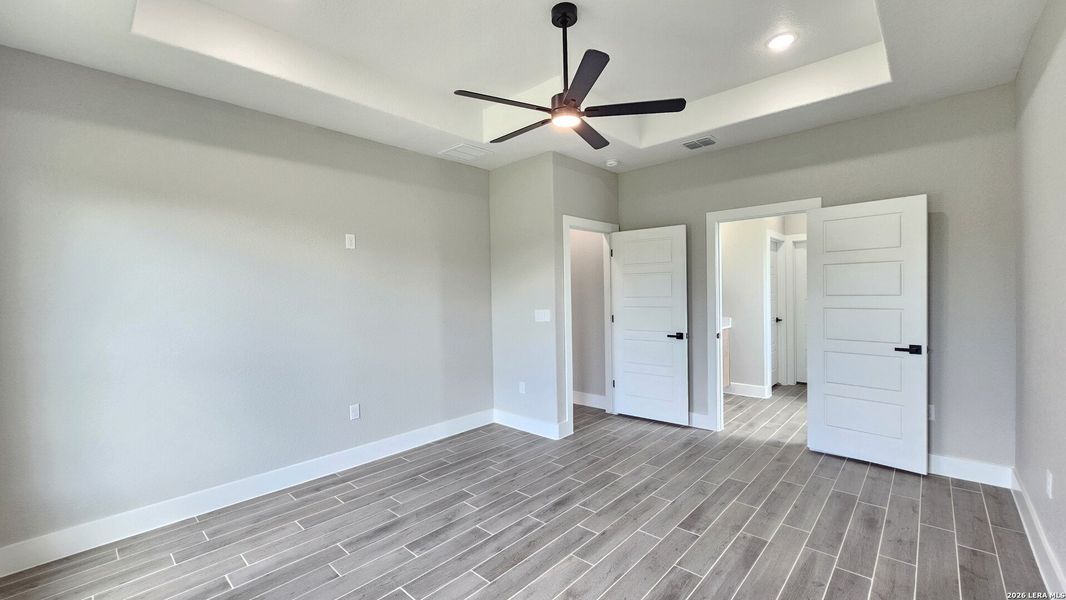 Spacious, unfurnished interior of a new home in , Atascosa (Image 27).