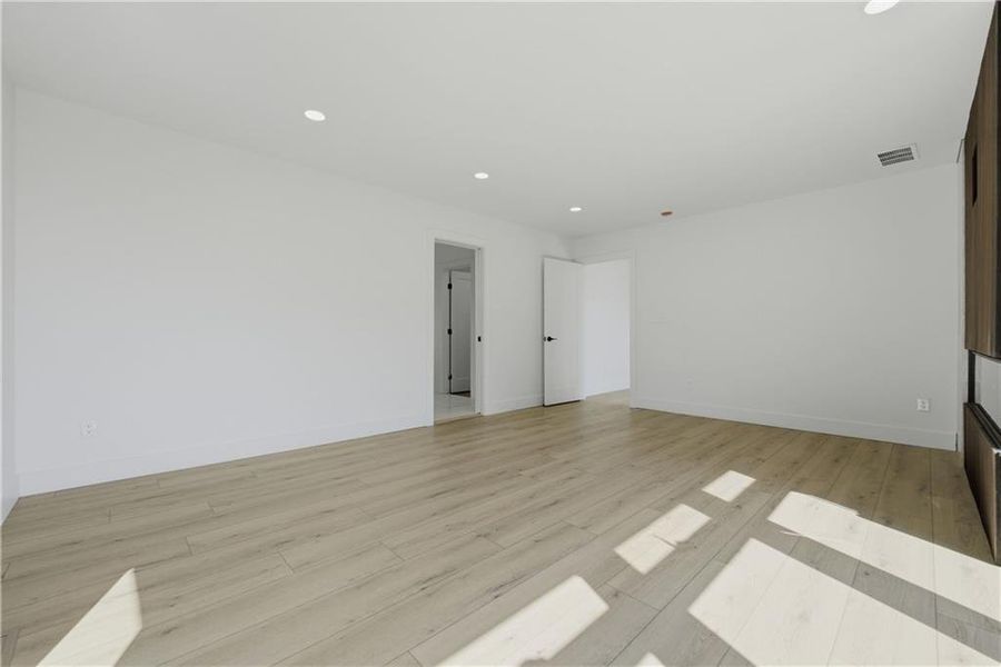 Spacious, unfurnished interior of a new home in , Atlanta (Image 34).