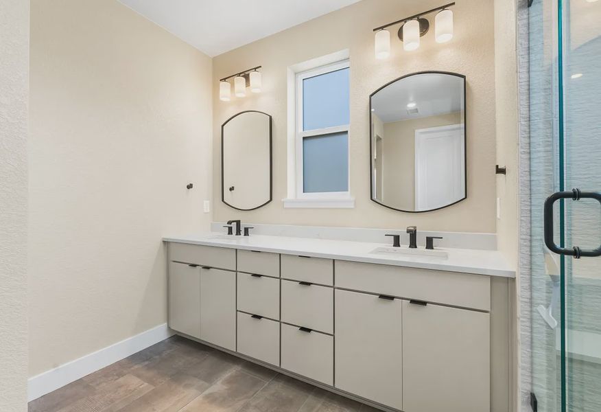 Homesite 325 Primary Bath - 8 of 10