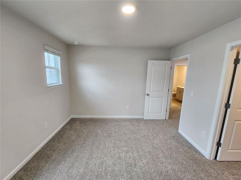 Spacious, unfurnished interior of a new home in The Oaks at Dawson, Dawsonville (Image 69). Spacious, unfurnished interior of a new home in The Oaks at Dawson, Dawsonville (Image 69).