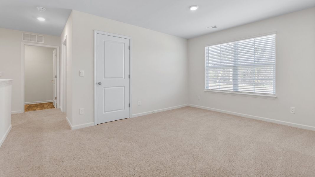 Spacious, unfurnished interior of a new home in Aspen Place, Thomasville (Image 18).