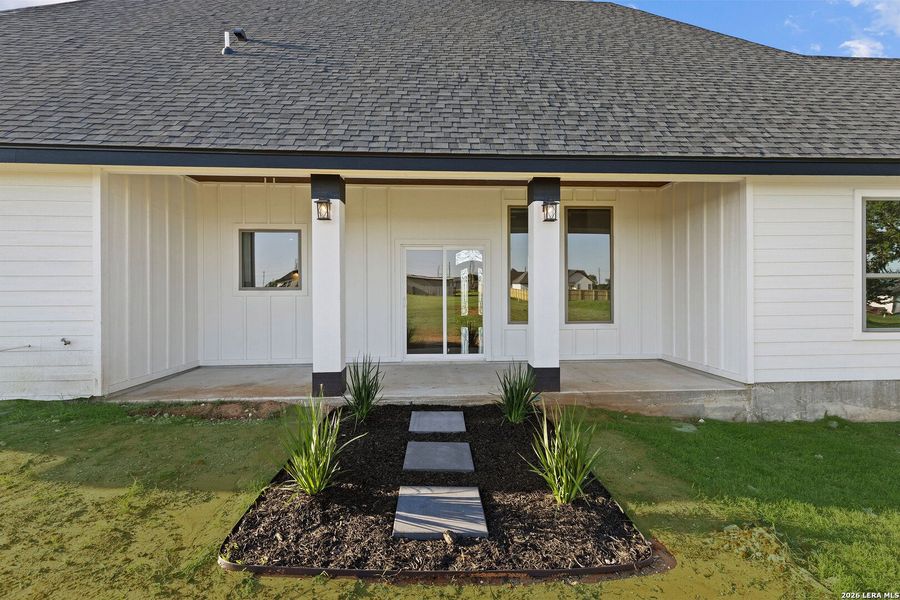 Exterior details and patio area of a home in , Atascosa (Image 4).