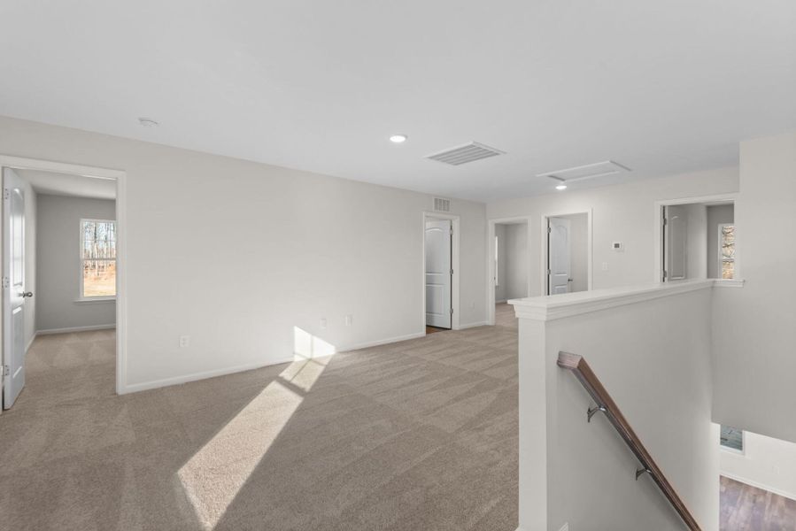 Spacious, unfurnished interior of a new home in Chandler Ridge, McLeansville (Image 25).