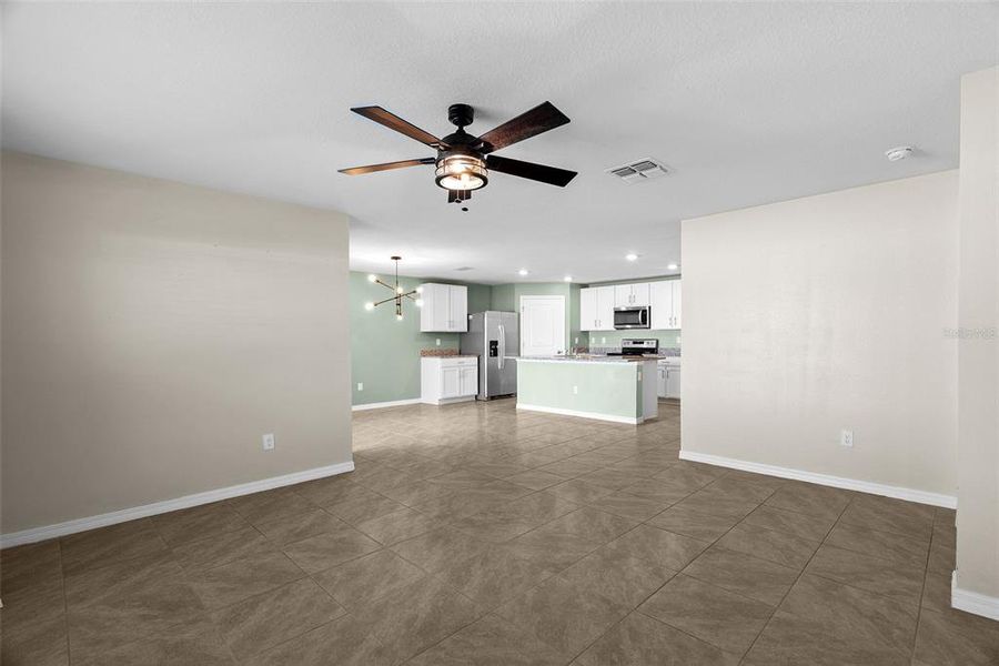 Spacious, unfurnished interior of a new home in Pine Creek, Spring Hill (Image 22).