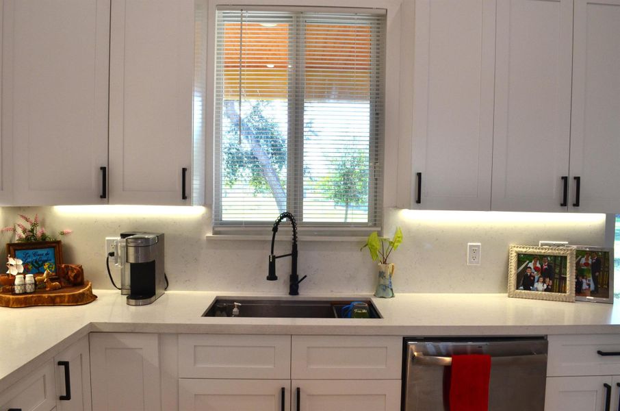 Furnished interior view inside a new home in , Clewiston (Image 5).