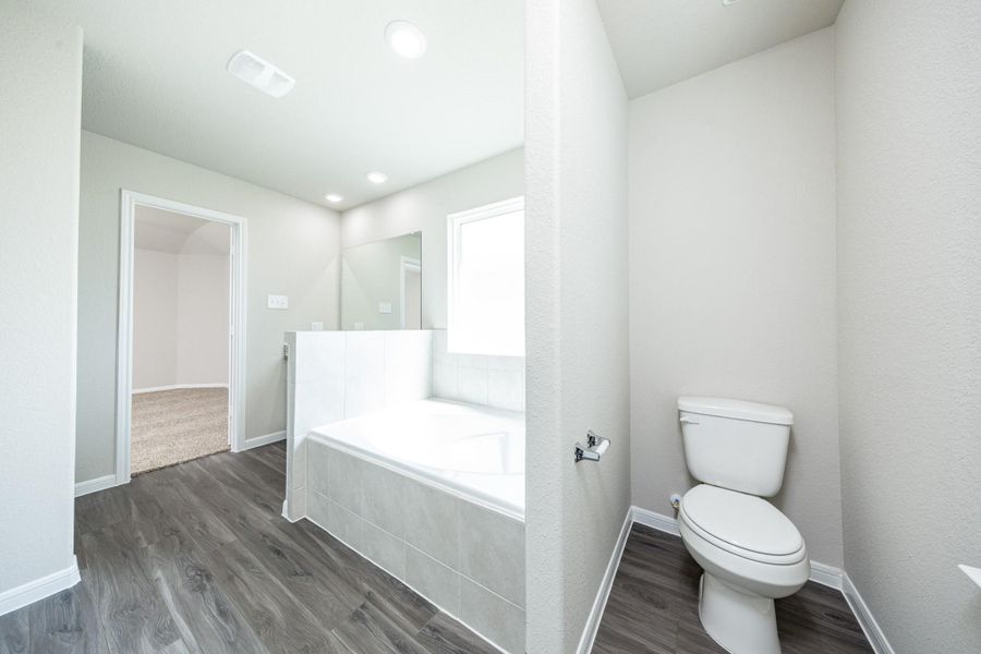 Furnished interior view inside a new home in Mackenzie Creek, Conroe (Image 6). Furnished interior view inside a new home in Mackenzie Creek, Conroe (Image 6).