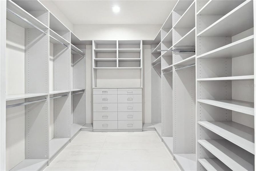 Spacious, unfurnished interior of a new home in , Winter Haven (Image 25).