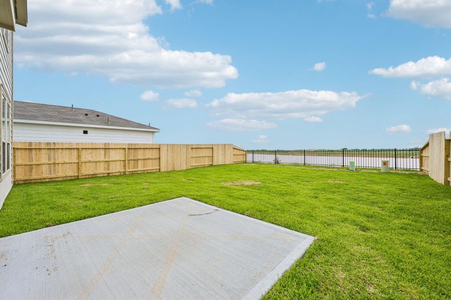 Step outside to a generous patio slab that is perfect for outdoor entertaining! Ideal for patio furniture, a BBQ pit, and so much more—the possibilities are endless!