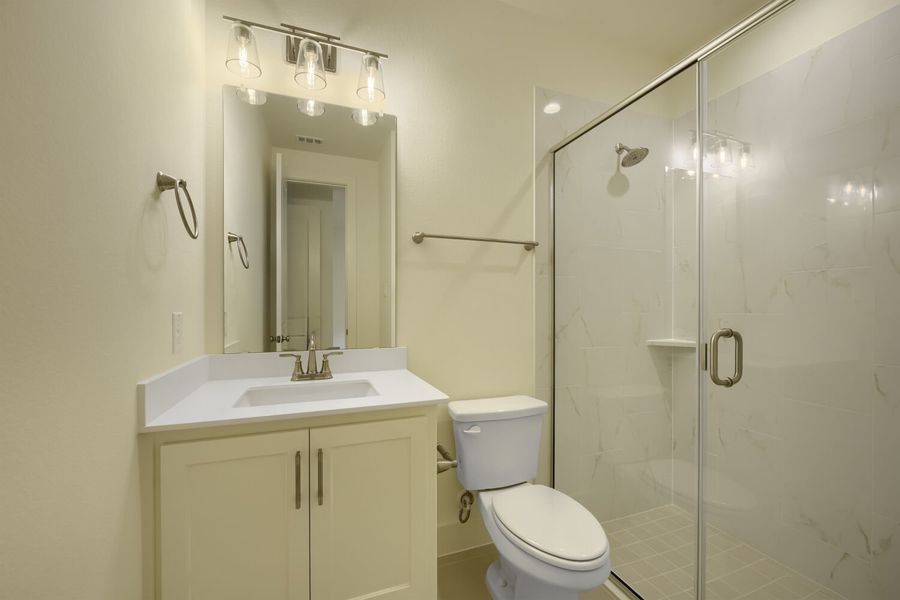690 Red Cedar - Full Bathroom