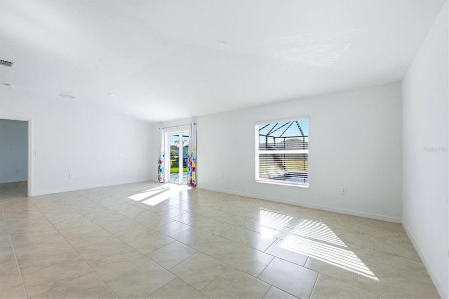 Spacious, unfurnished interior of a new home in Rotonda Lakes, Rotonda West (Image 18).