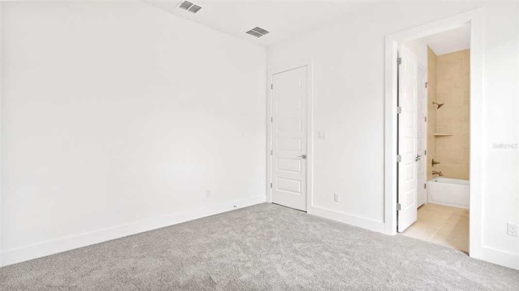 Spacious, unfurnished interior of a new home in Magnolia Bay 50', Nokomis (Image 10). Spacious, unfurnished interior of a new home in Magnolia Bay 50', Nokomis (Image 10).