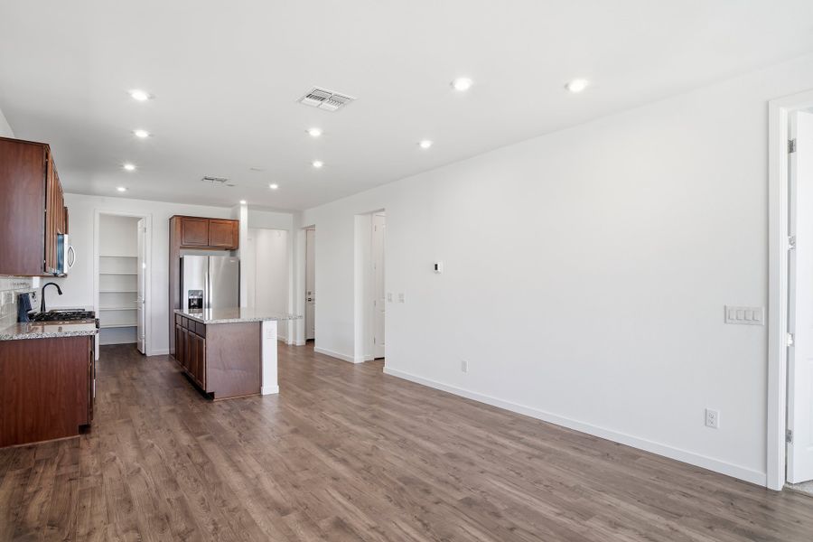 Spacious, unfurnished interior of a new home in Montana Vista - Highland, Buckeye (Image 22).