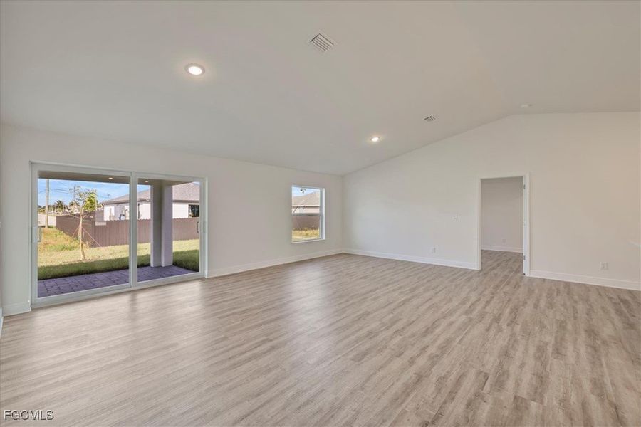 Spacious, unfurnished interior of a new home in Cape Coral, Cape Coral (Image 19).