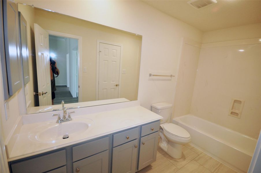Furnished interior view inside a new home in Pedregal, League City (Image 11).