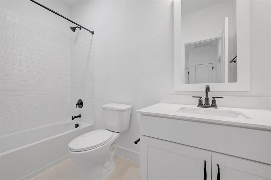 Furnished interior view inside a new home in Timberbrook, Justin (Image 13).