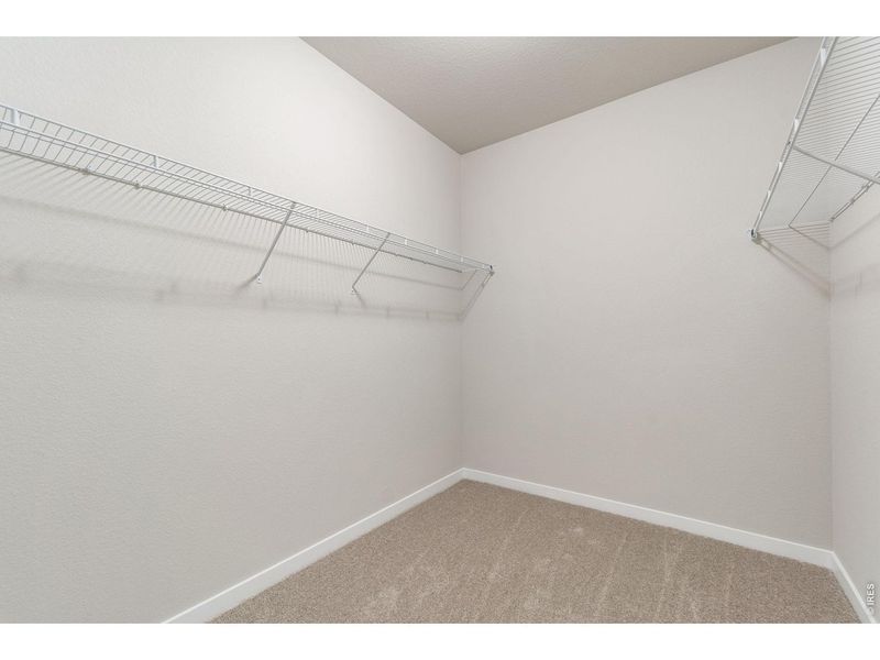 Spacious, unfurnished interior of a new home in Hidden Creek, Frederick (Image 11).