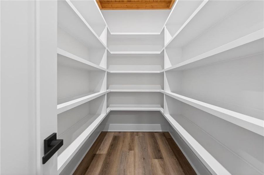 Spacious, unfurnished interior of a new home in , Dahlonega (Image 19).