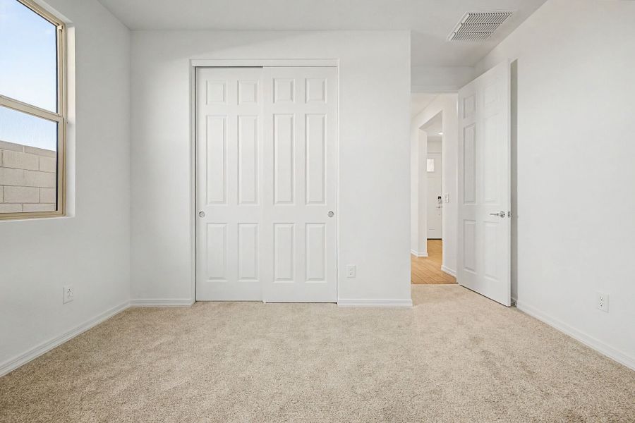 Spacious, unfurnished interior of a new home in White Tank Vistas, Waddell (Image 12).