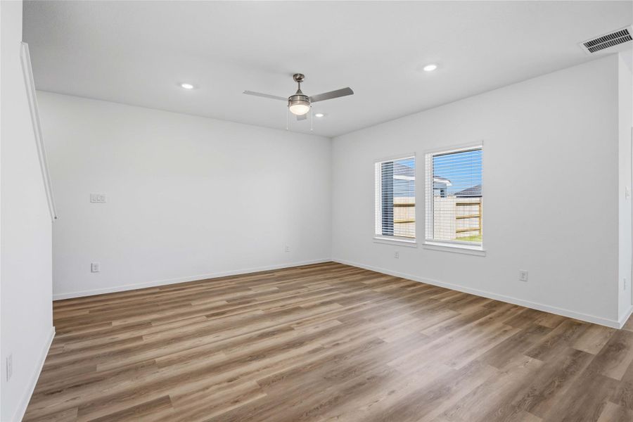 Spacious, unfurnished interior of a new home in Allison Park, Houston (Image 14).