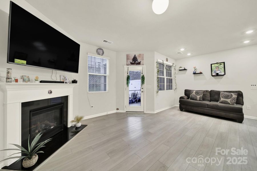 Image 25 of a home in Windhaven: Glen.