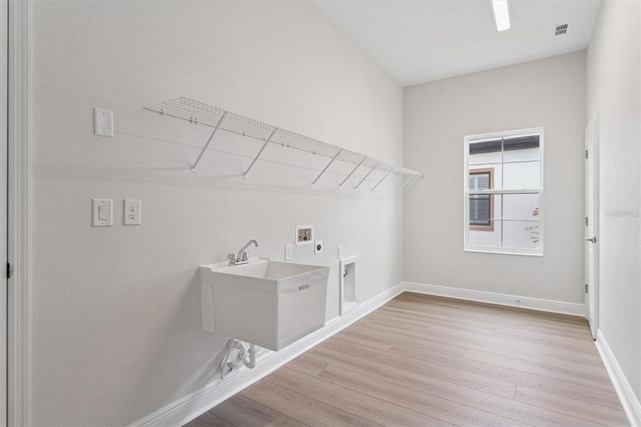 Spacious, unfurnished interior of a new home in Two Rivers, Zephyrhills (Image 30).