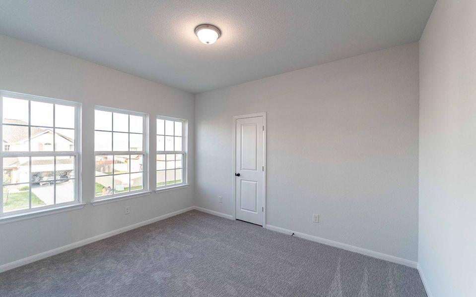 Spacious, unfurnished interior of a new home in Santa Rita Ranch, Georgetown (Image 38).