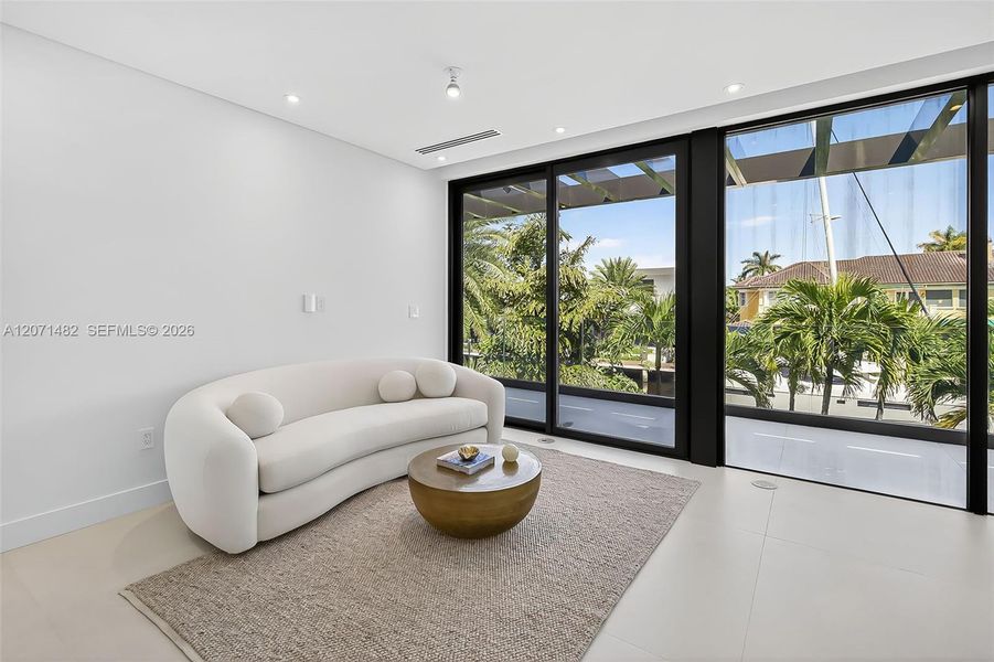 Furnished interior view inside a new home in , Fort Lauderdale (Image 33).